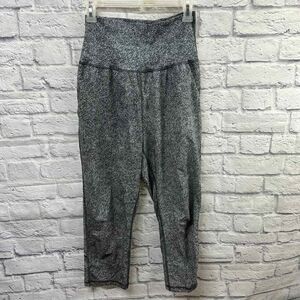 Lululemon Womens 6 Tranquil Crop Rio Mist White Black‎ Pants